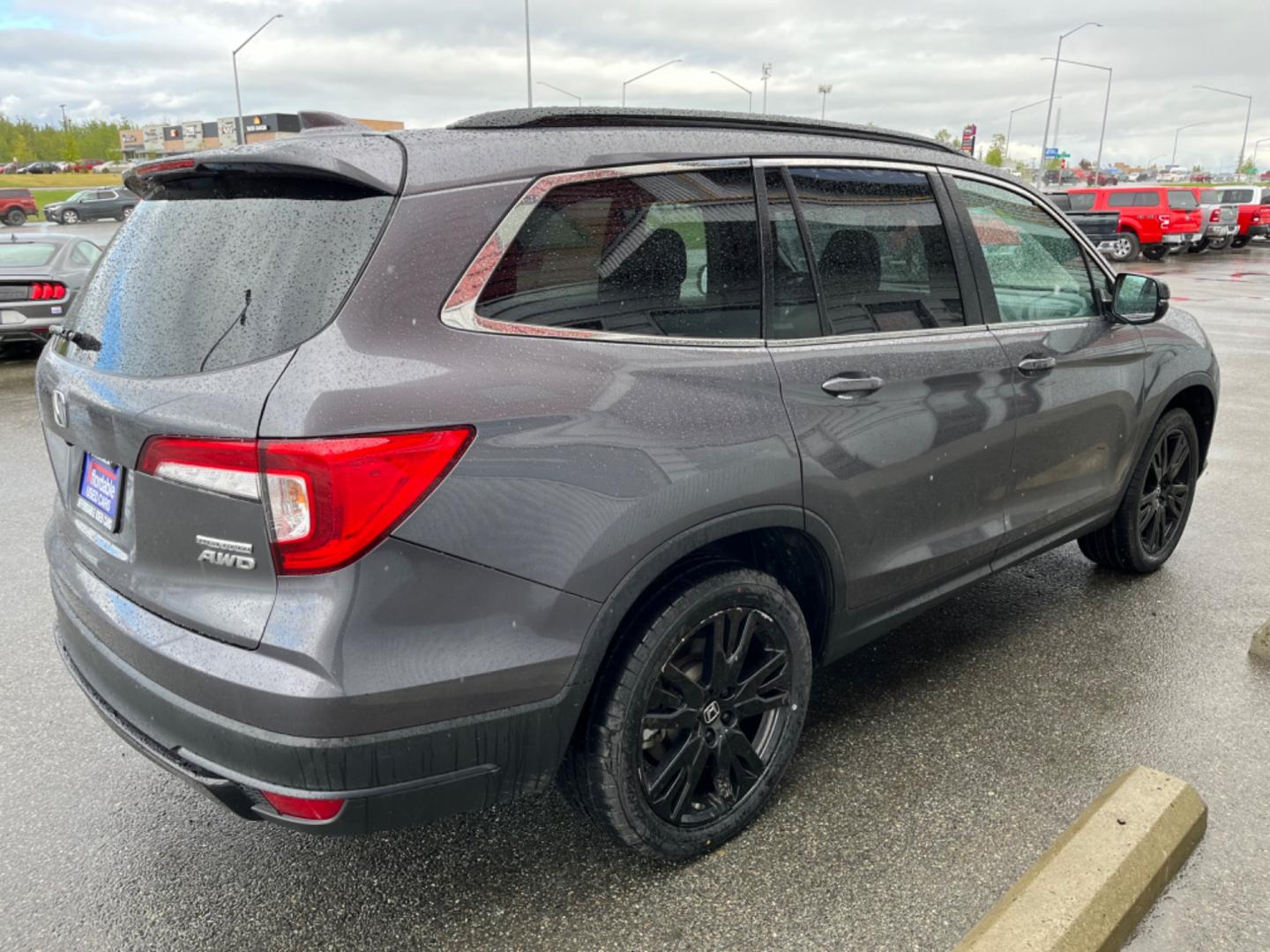 2022 BLACK HONDA PILOT SE (5FNYF6H20NB) with an 3.5L engine, Automatic transmission, located at 1960 Industrial Drive, Wasilla, 99654, (907) 274-2277, 61.573475, -149.400146 - Photo#3